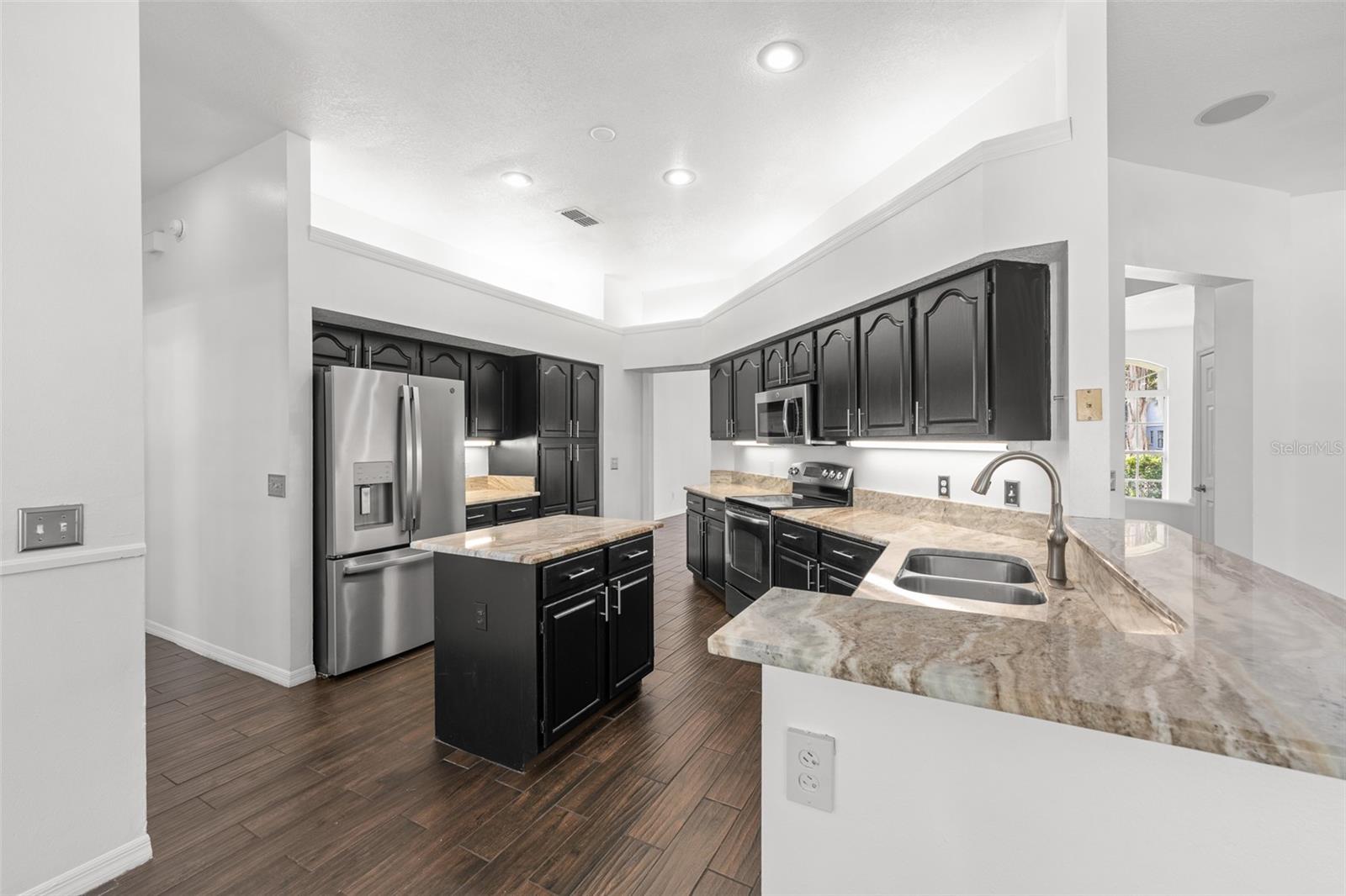 Image 14 of 50 For 4214 Kipling Avenue