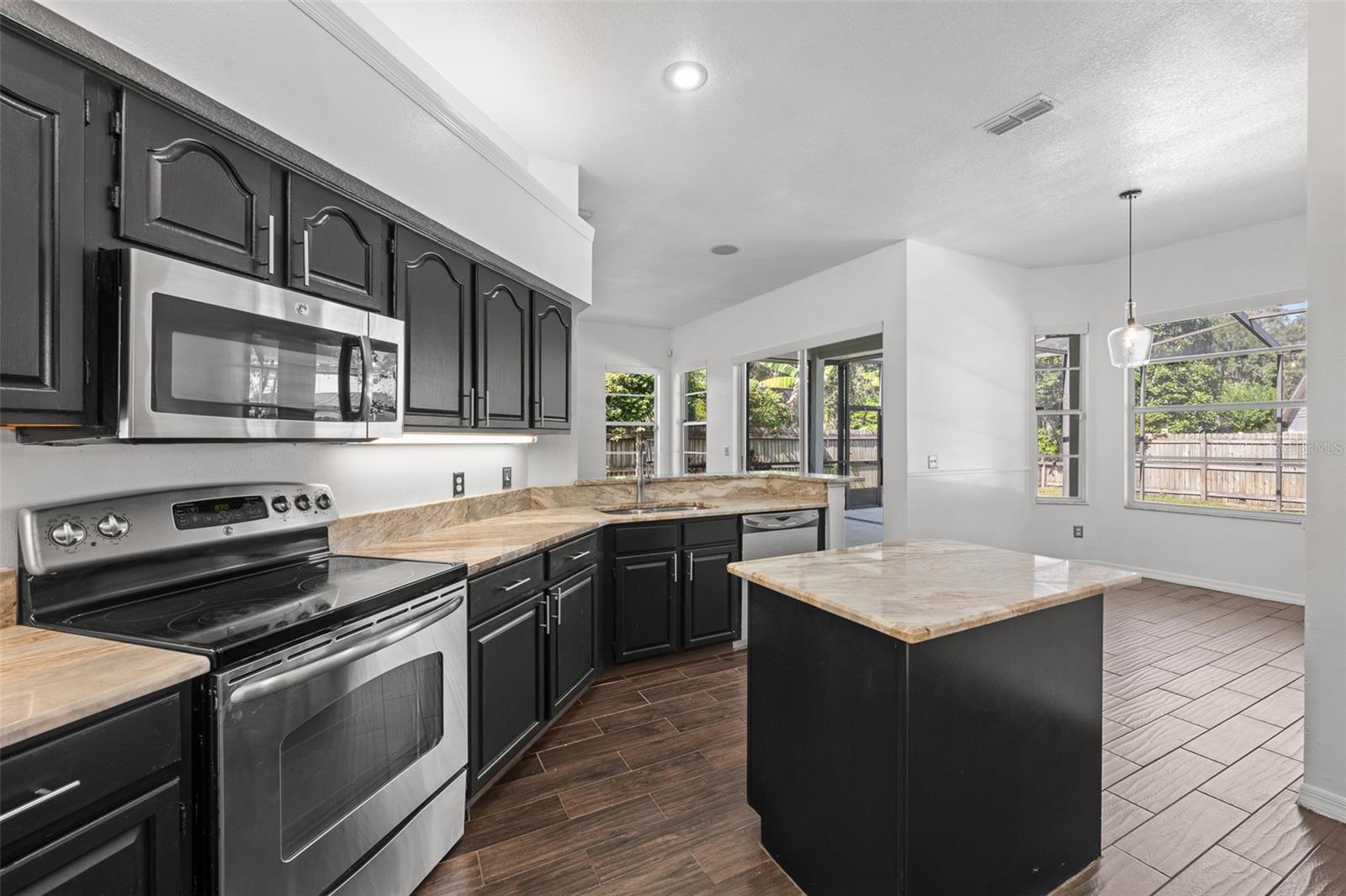 Image 15 of 50 For 4214 Kipling Avenue