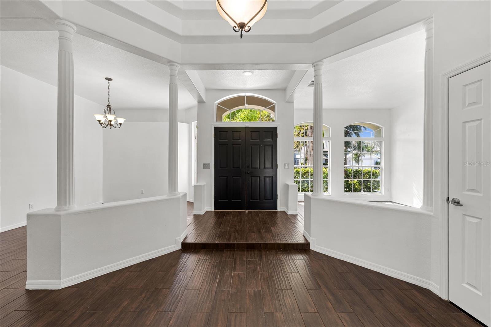 Image 5 of 50 For 4214 Kipling Avenue