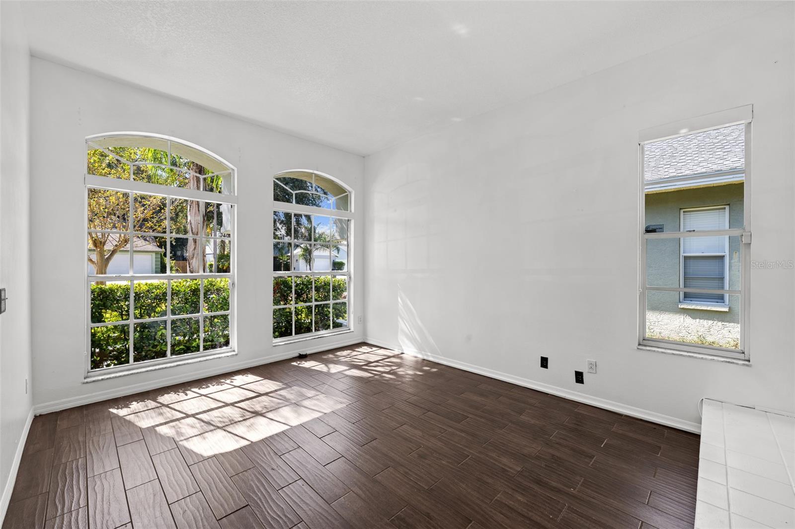 Image 7 of 50 For 4214 Kipling Avenue