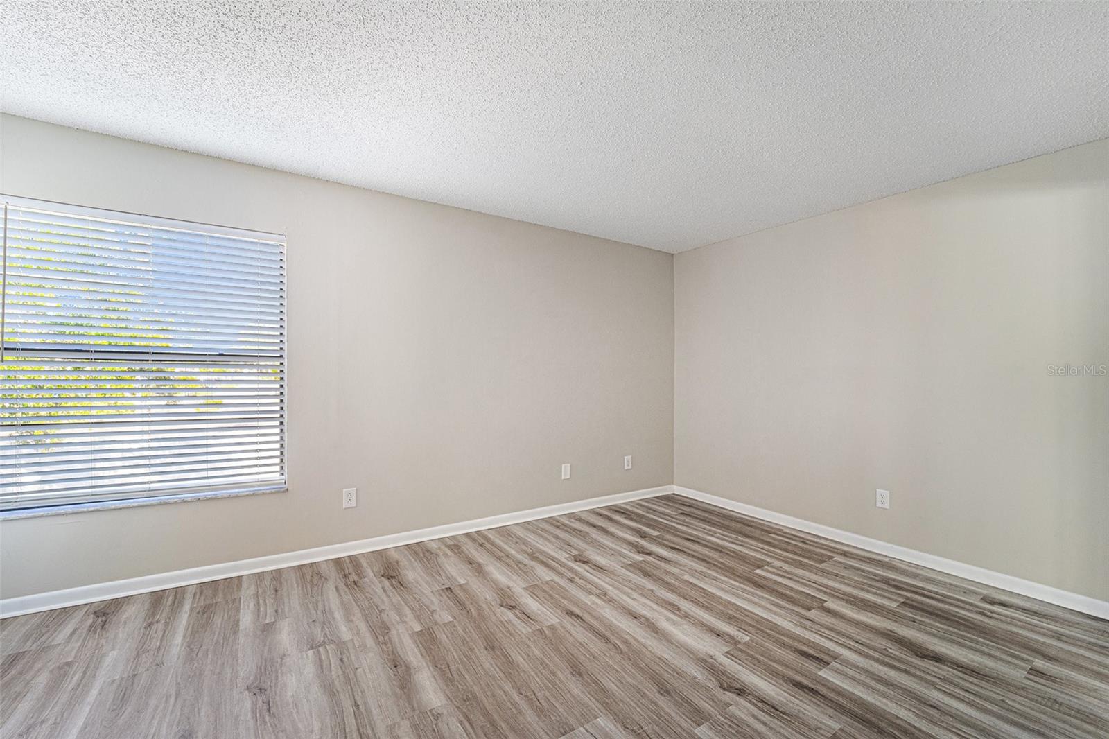 Image 14 of 26 For 10315 Fernbrook Lane