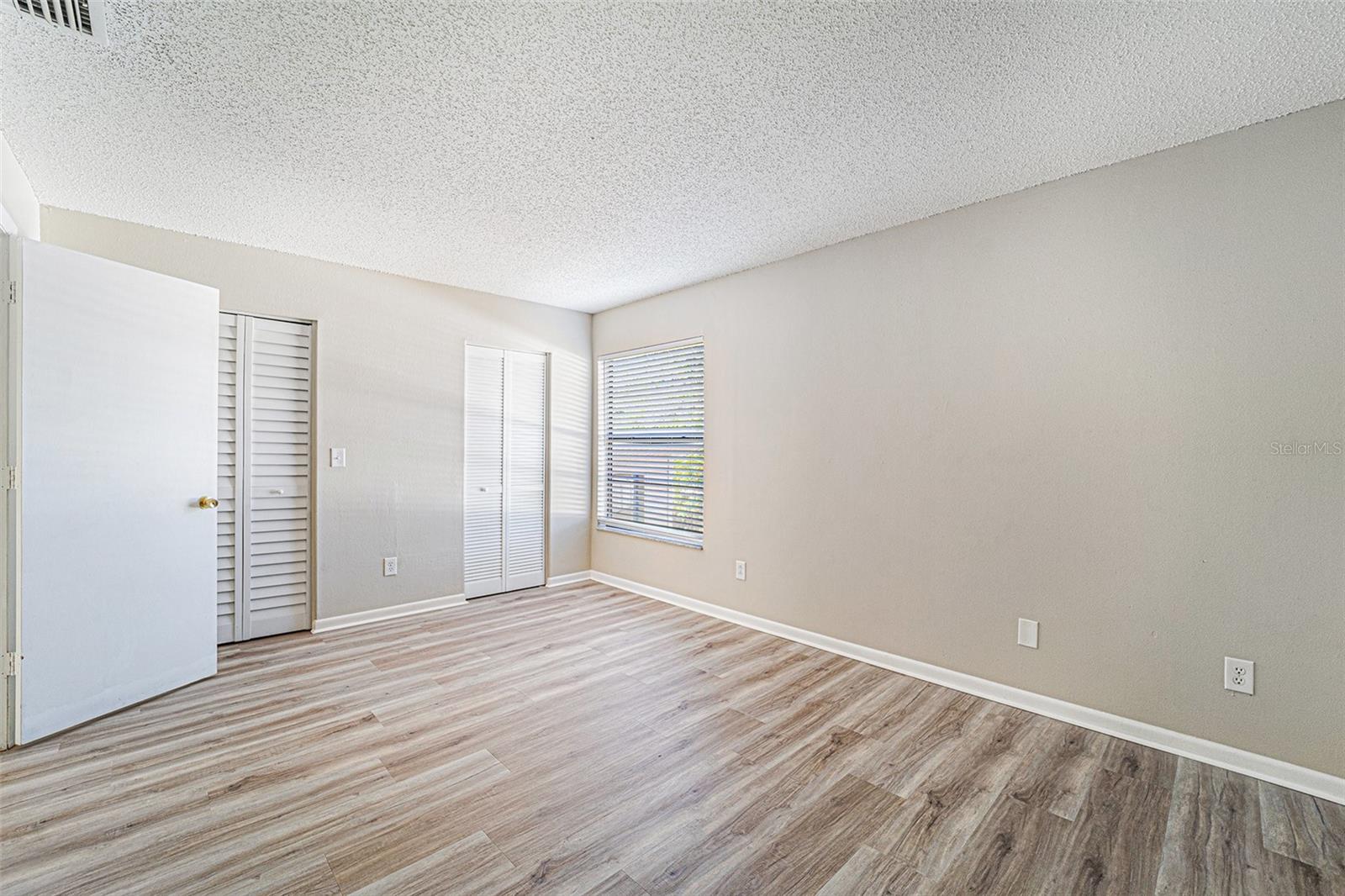 Image 17 of 26 For 10315 Fernbrook Lane