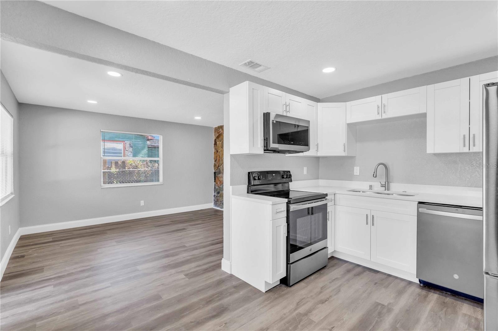 Image 3 of 23 For 4536 12th Avenue S