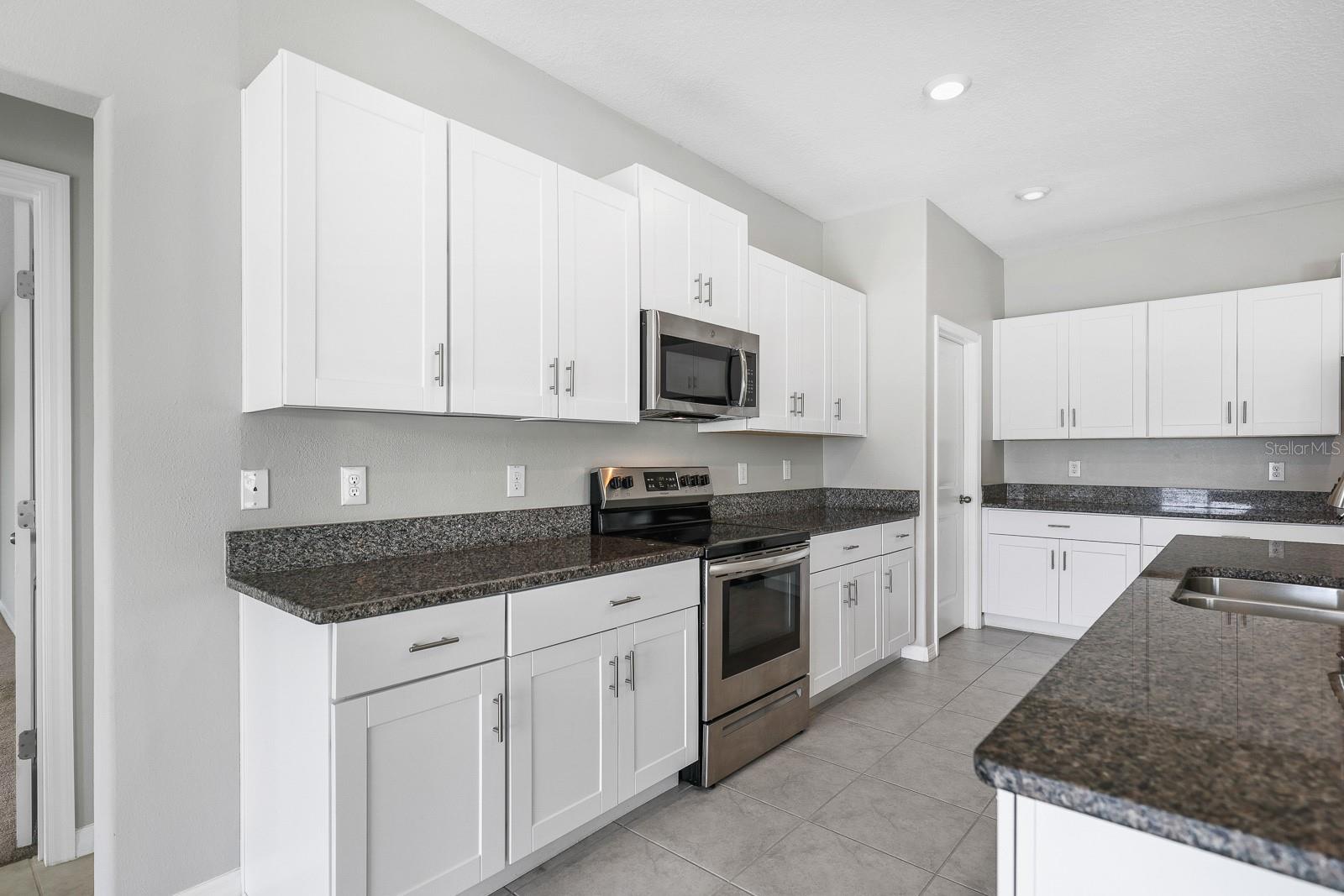 Image 10 of 46 For 190 Rain Berry Avenue