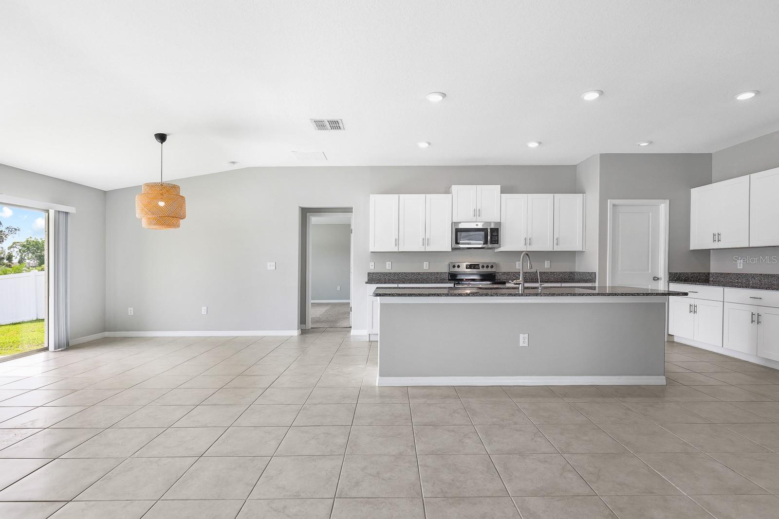 Image 11 of 46 For 190 Rain Berry Avenue