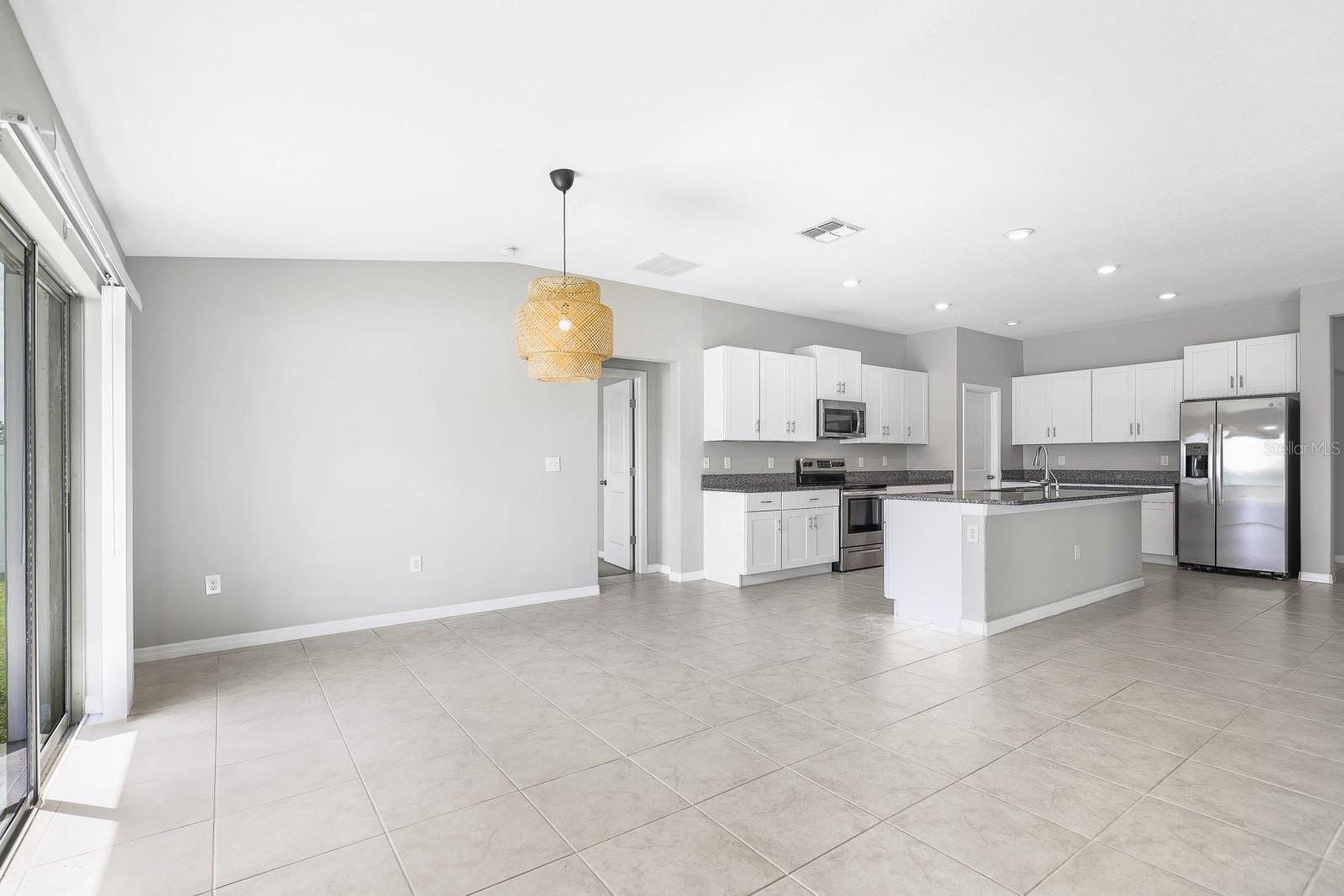 Image 12 of 46 For 190 Rain Berry Avenue