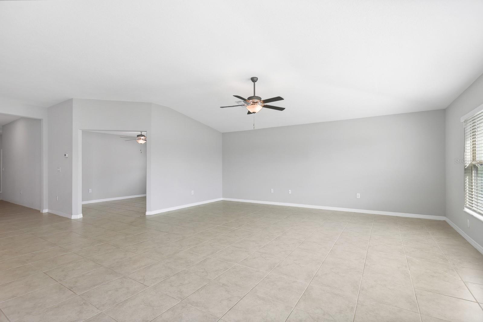 Image 18 of 46 For 190 Rain Berry Avenue