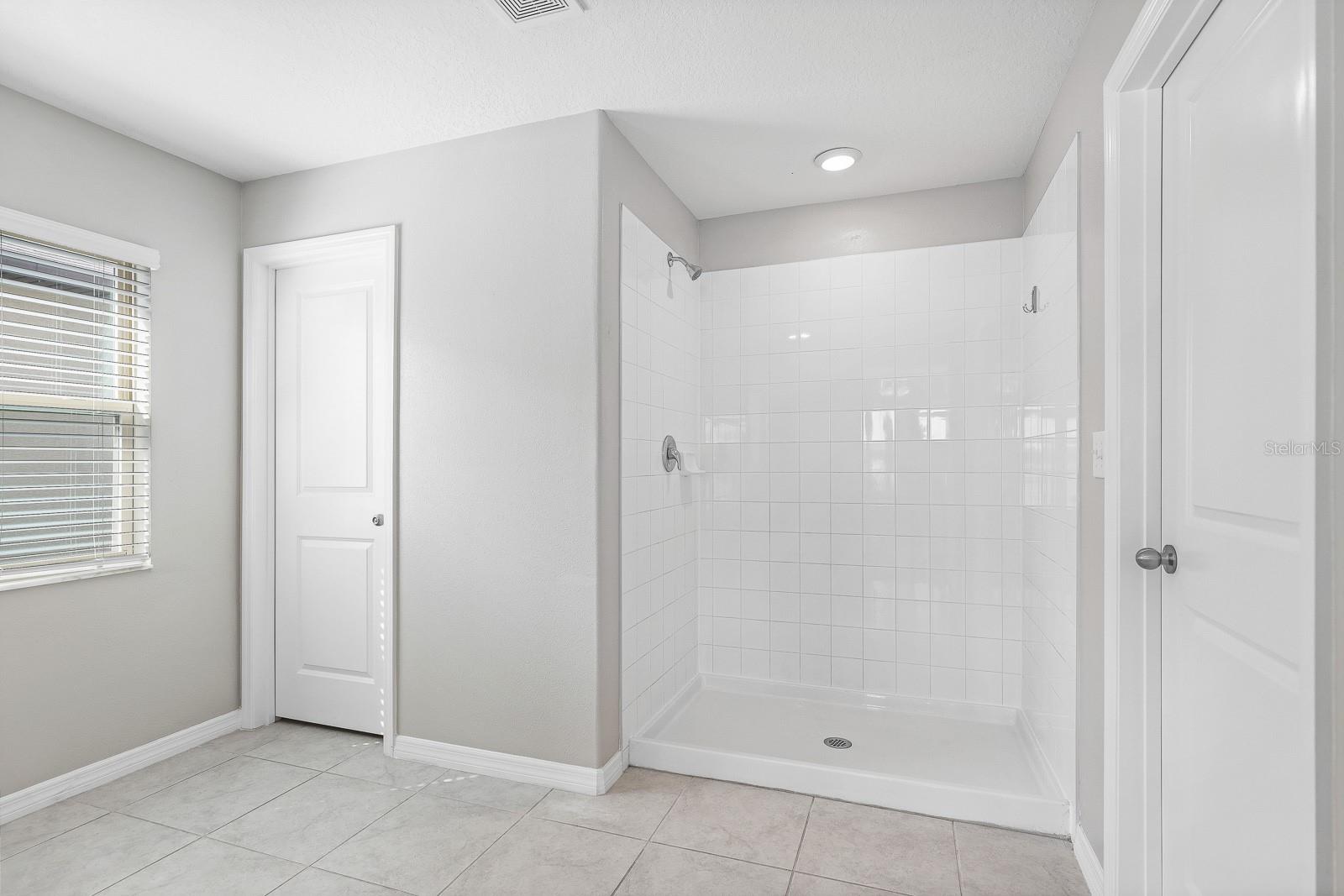 Image 29 of 46 For 190 Rain Berry Avenue