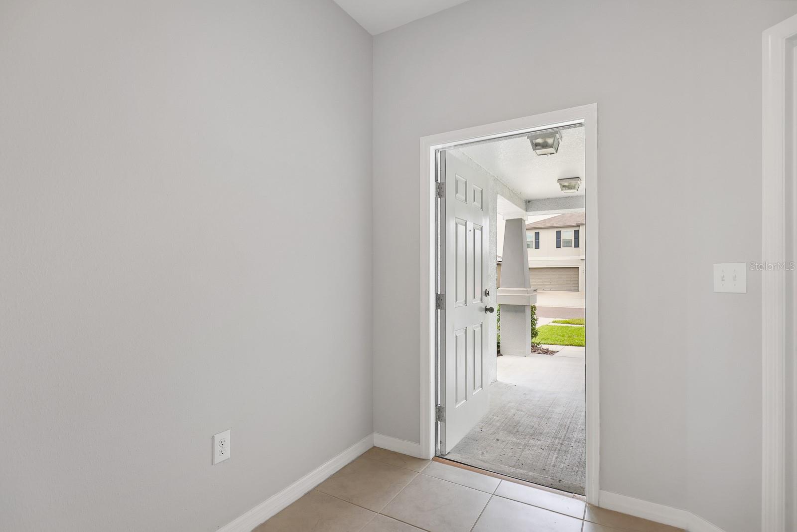 Image 4 of 46 For 190 Rain Berry Avenue