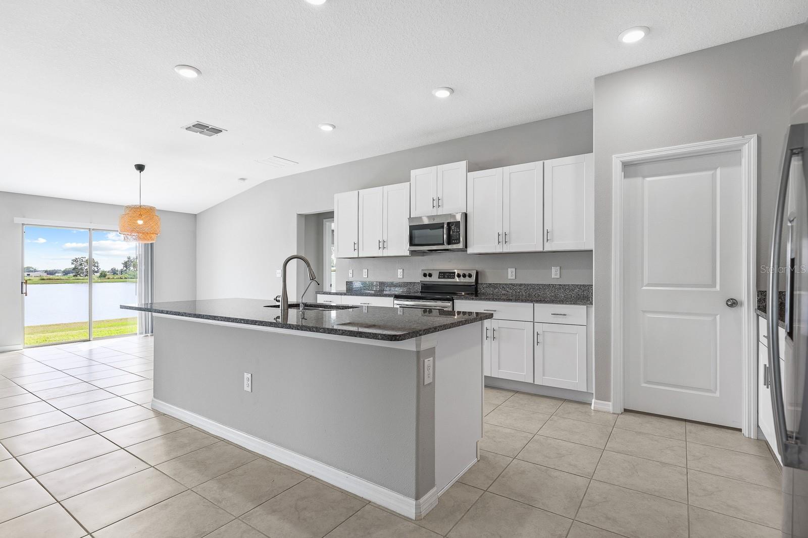 Image 6 of 46 For 190 Rain Berry Avenue