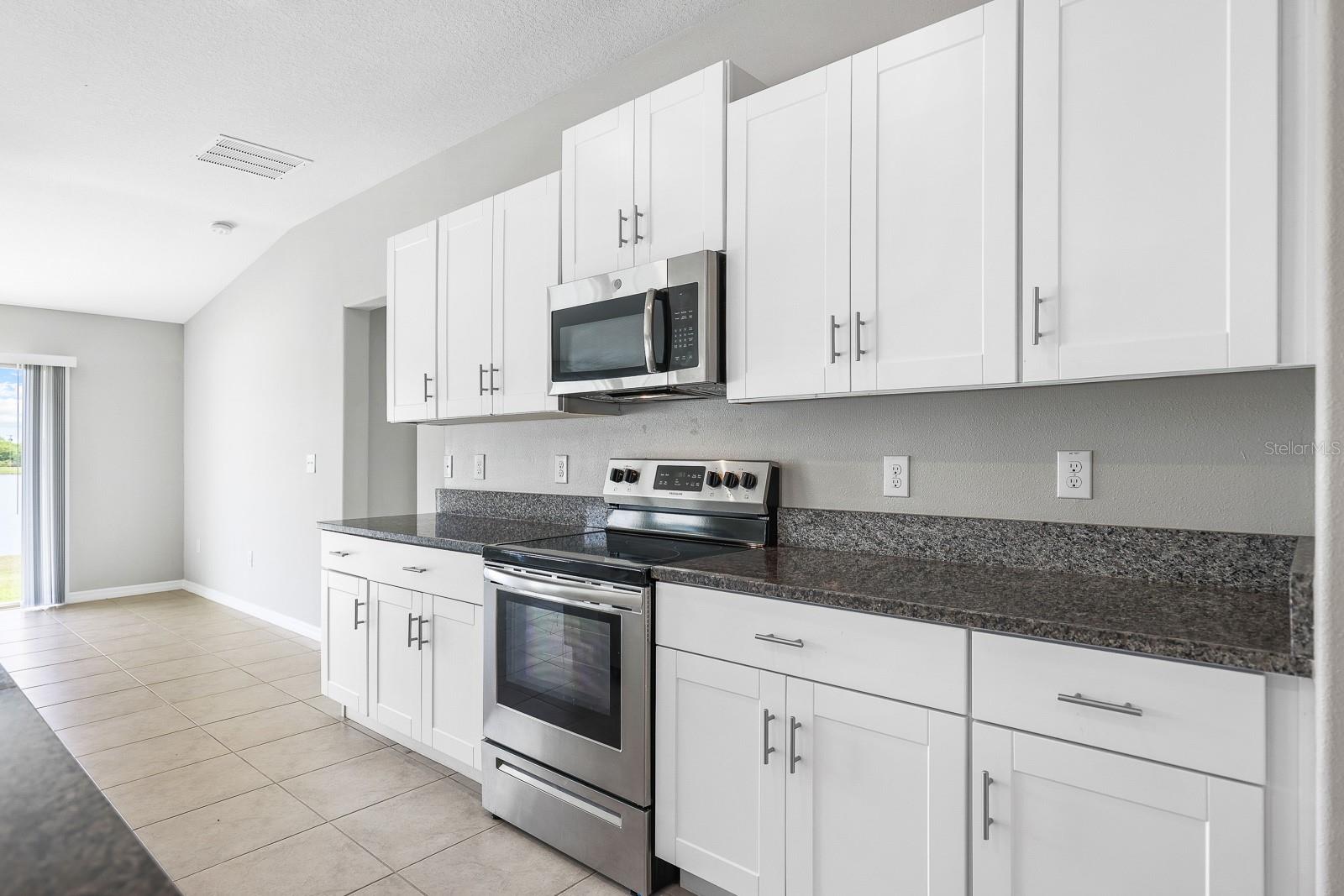 Image 9 of 46 For 190 Rain Berry Avenue