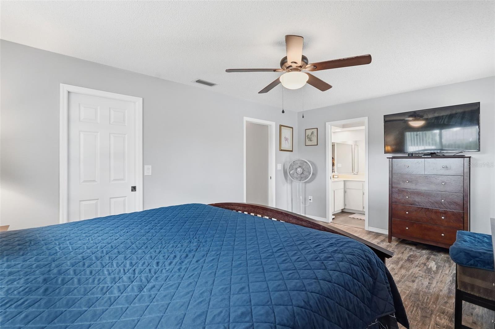 Image 21 of 42 For 10490 Little Street