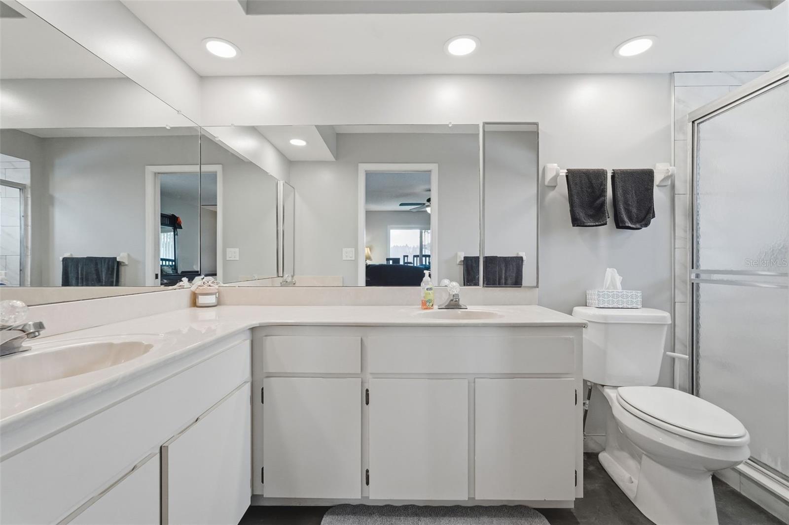 Image 22 of 42 For 10490 Little Street