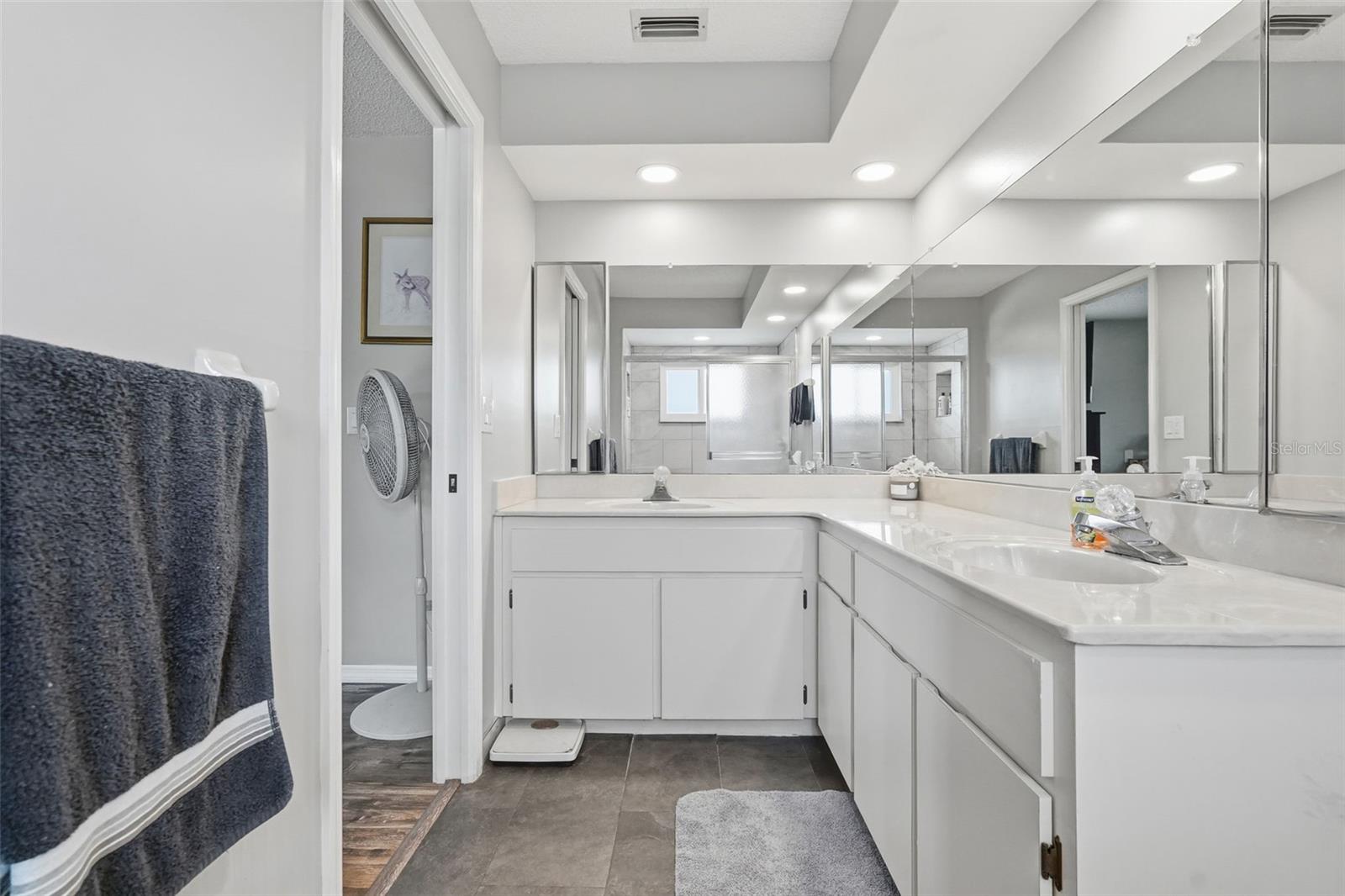 Image 24 of 42 For 10490 Little Street