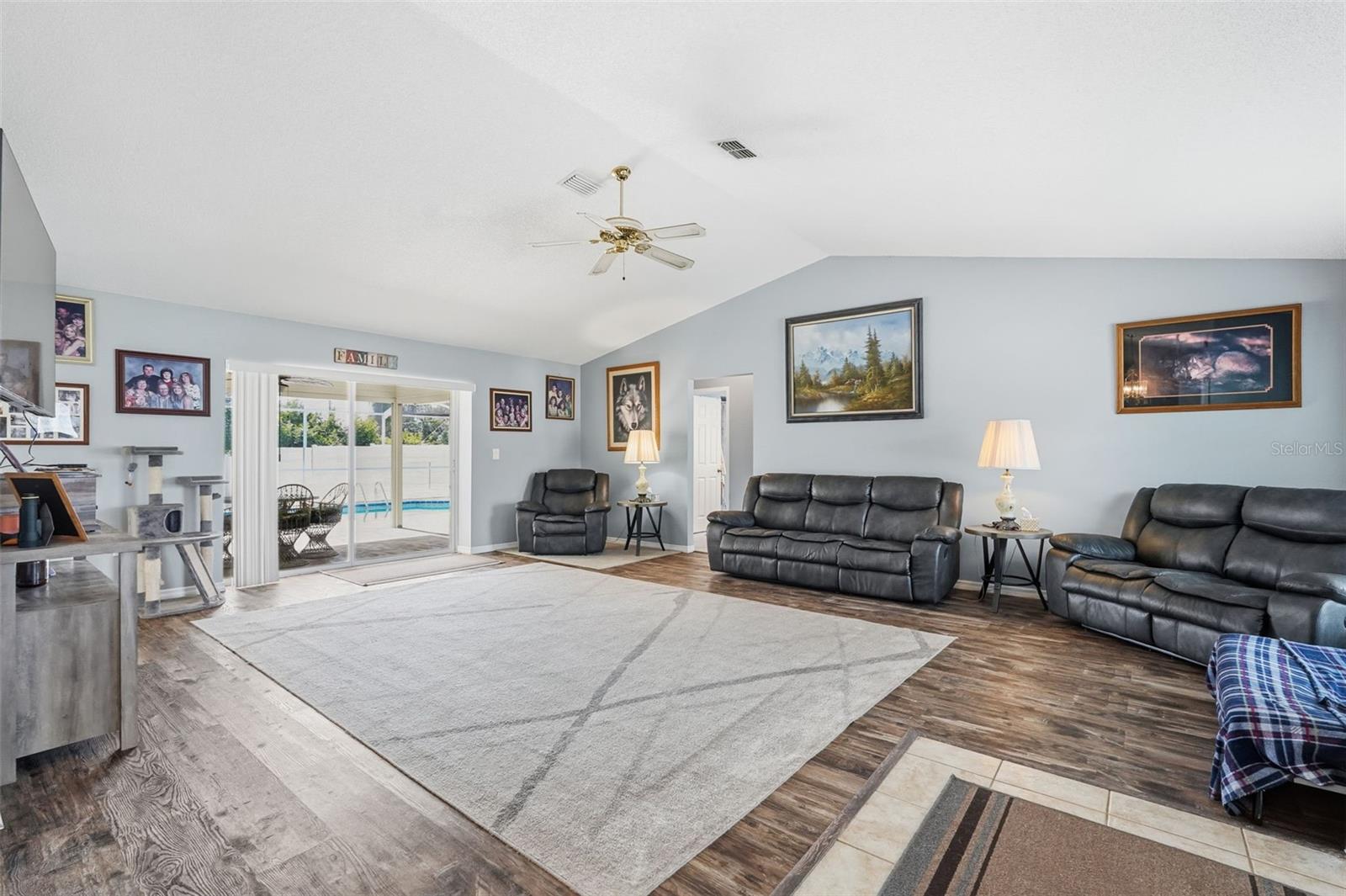 Image 8 of 42 For 10490 Little Street