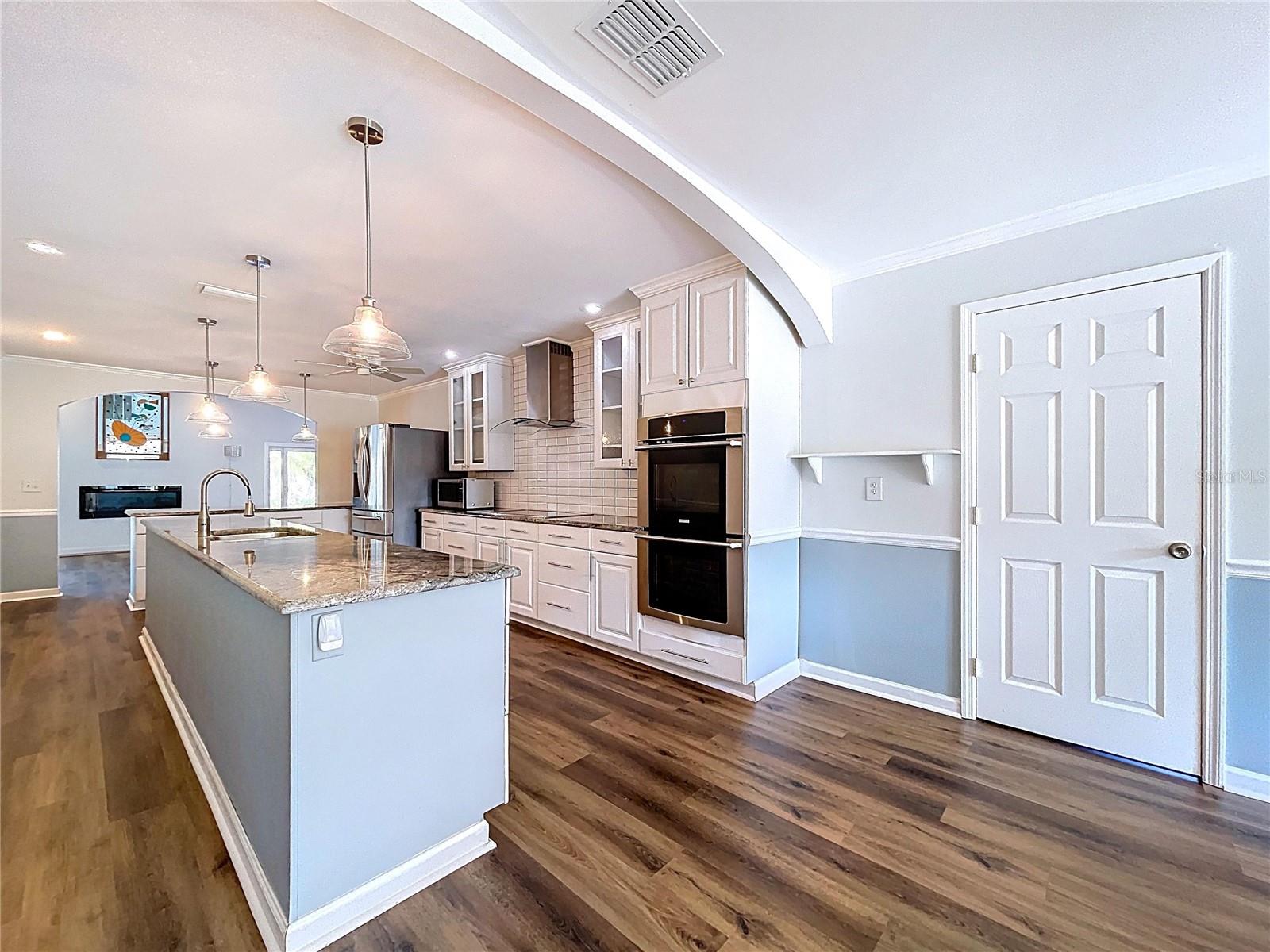 Image 10 of 40 For 210 Lee Street