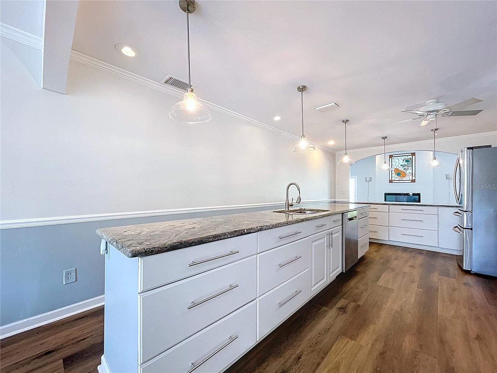 Image 13 of 40 For 210 Lee Street