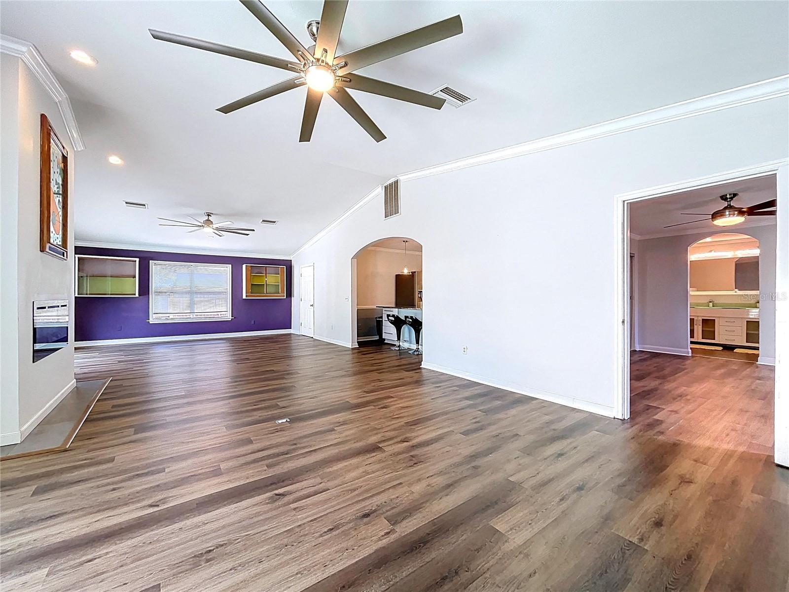 Image 23 of 40 For 210 Lee Street