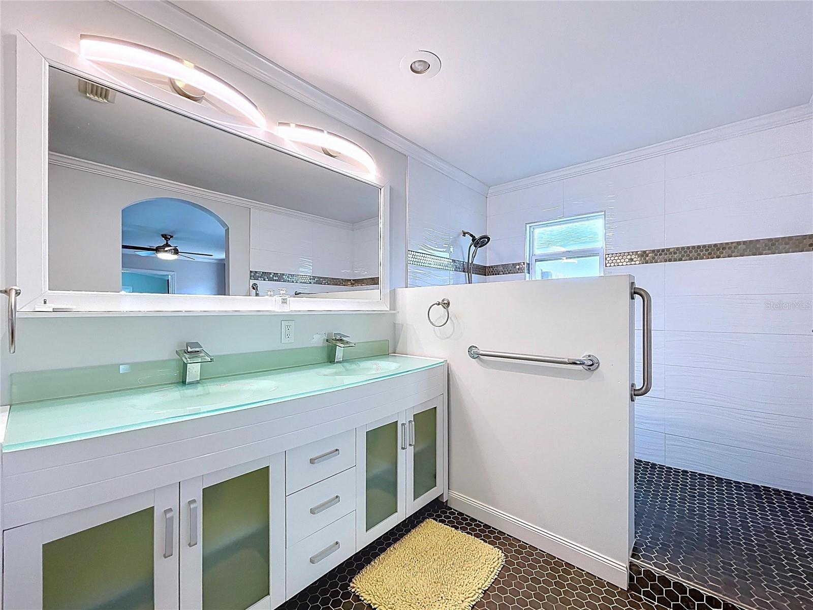 Image 28 of 40 For 210 Lee Street