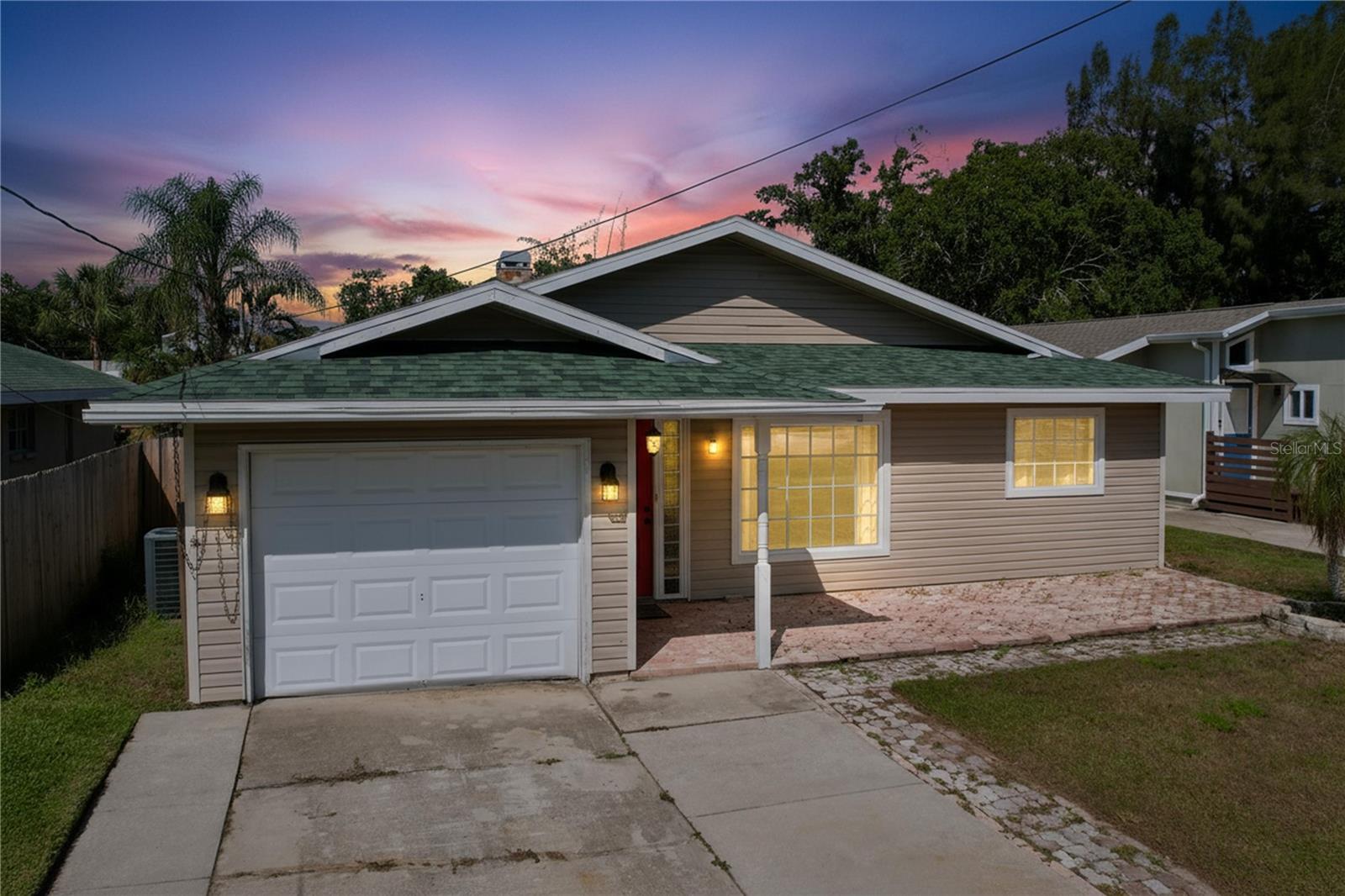 Image 3 of 40 For 210 Lee Street