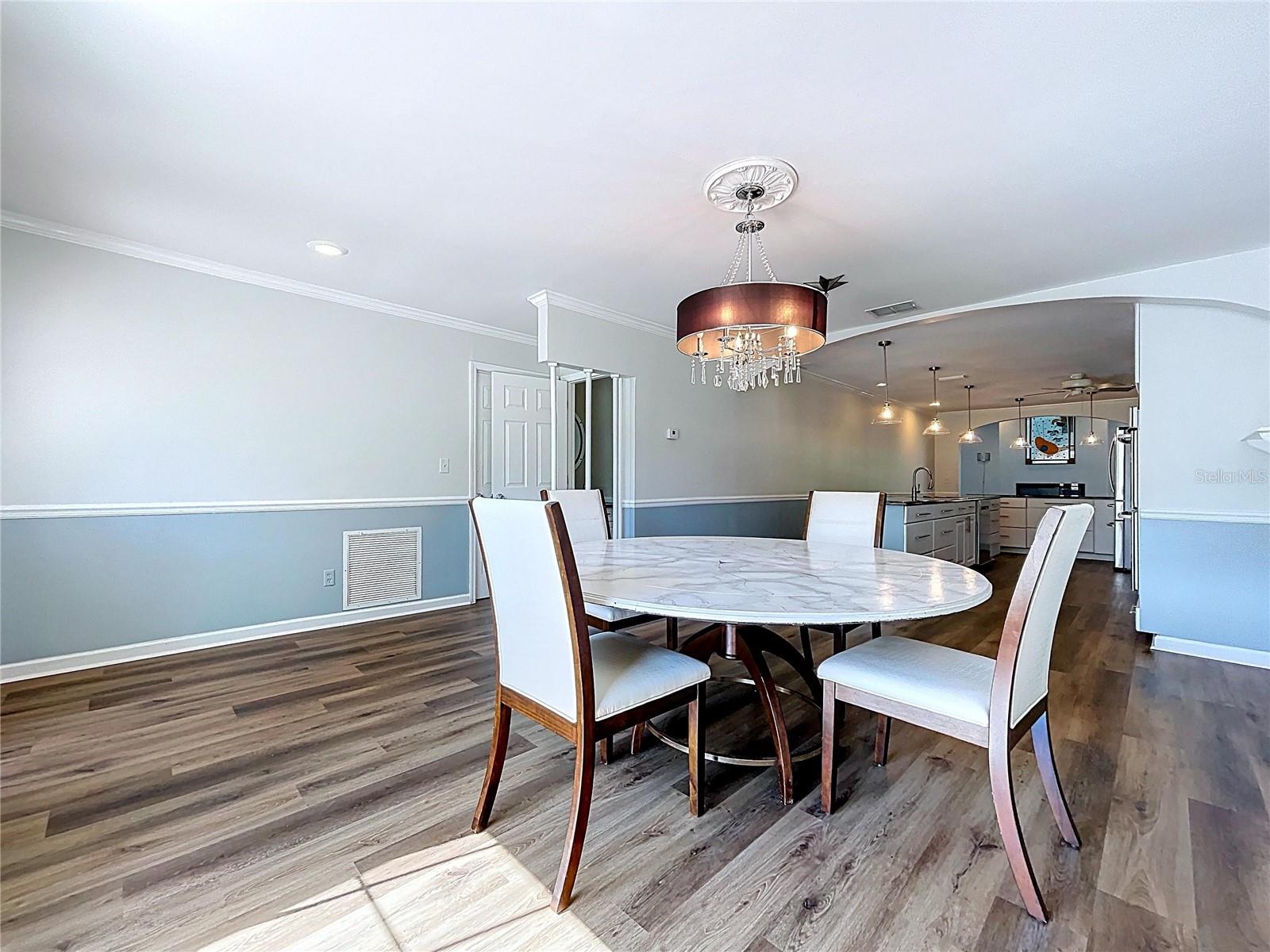 Image 8 of 40 For 210 Lee Street