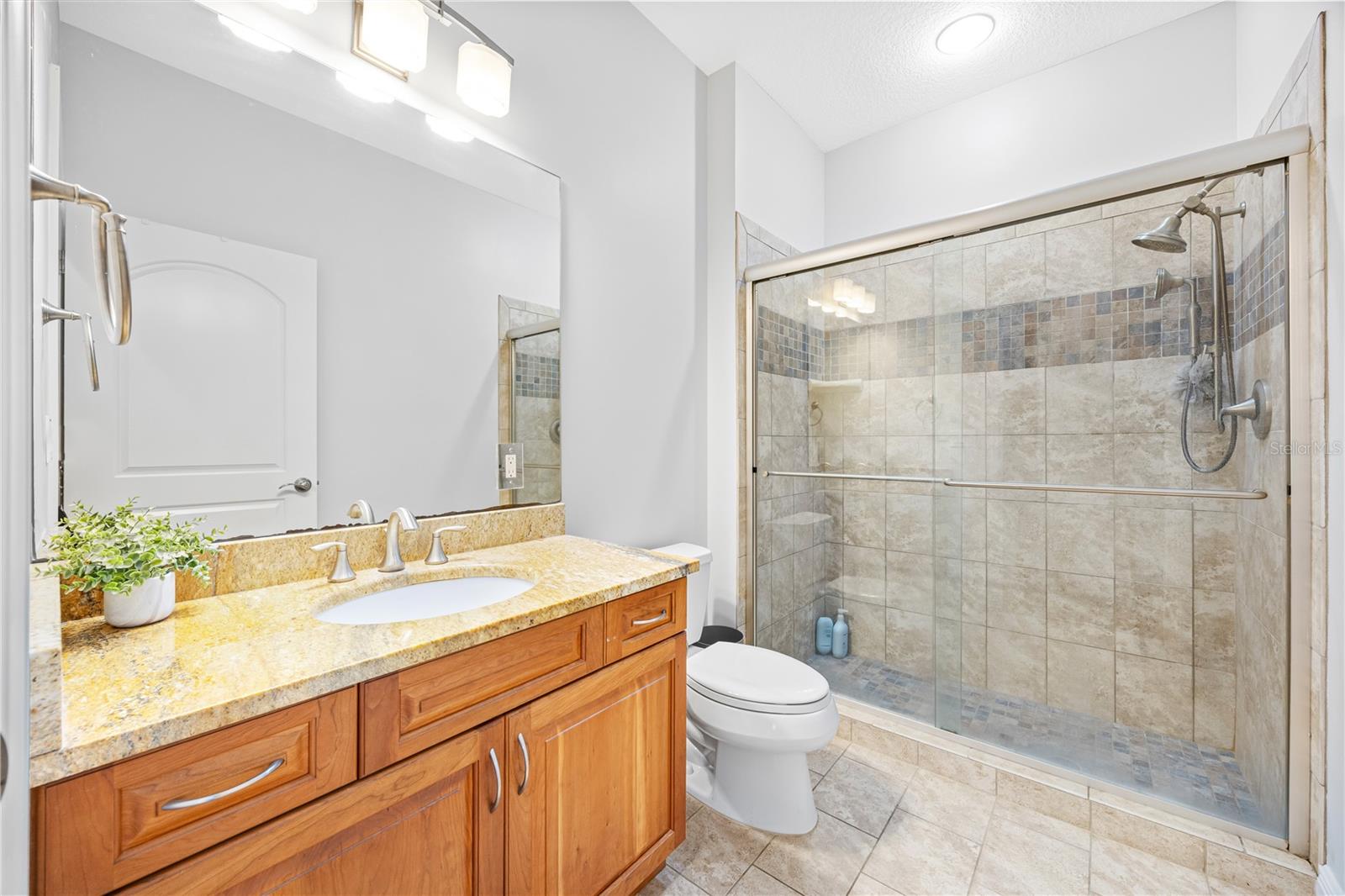 Image 13 of 16 For 926 Cordova Boulevard Ne