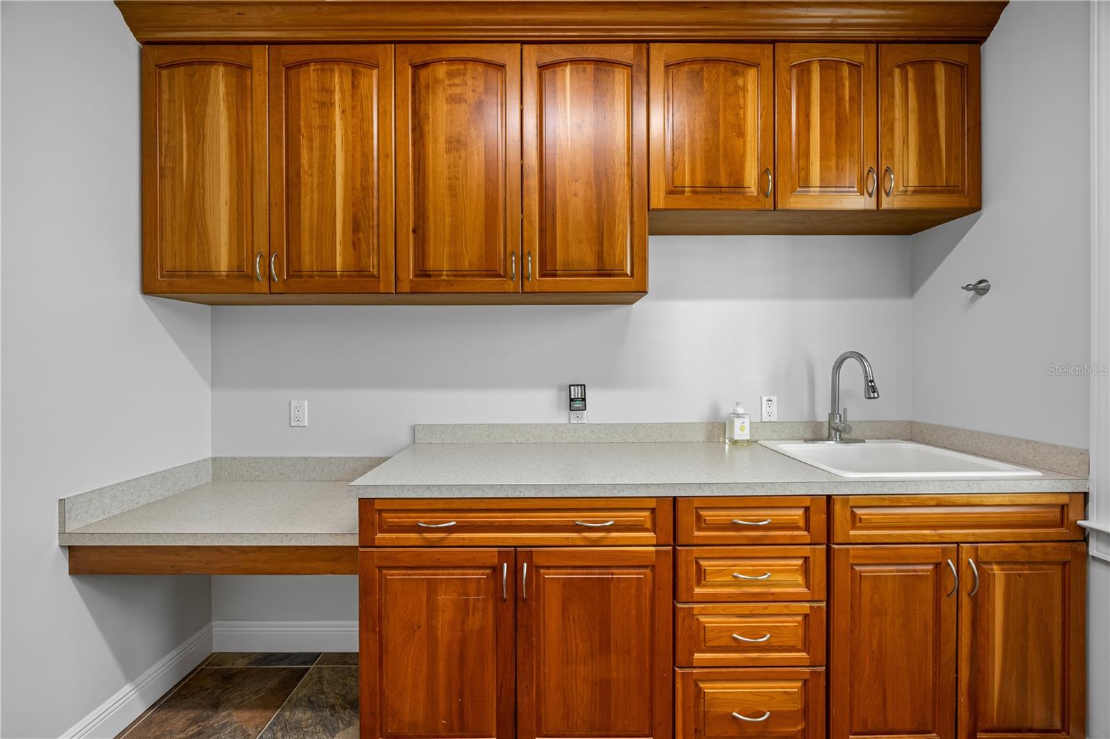 Image 14 of 16 For 926 Cordova Boulevard Ne