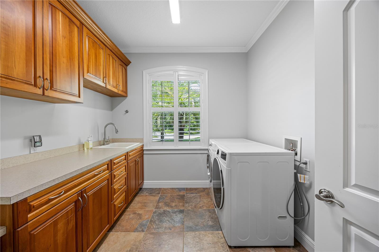 Image 15 of 16 For 926 Cordova Boulevard Ne