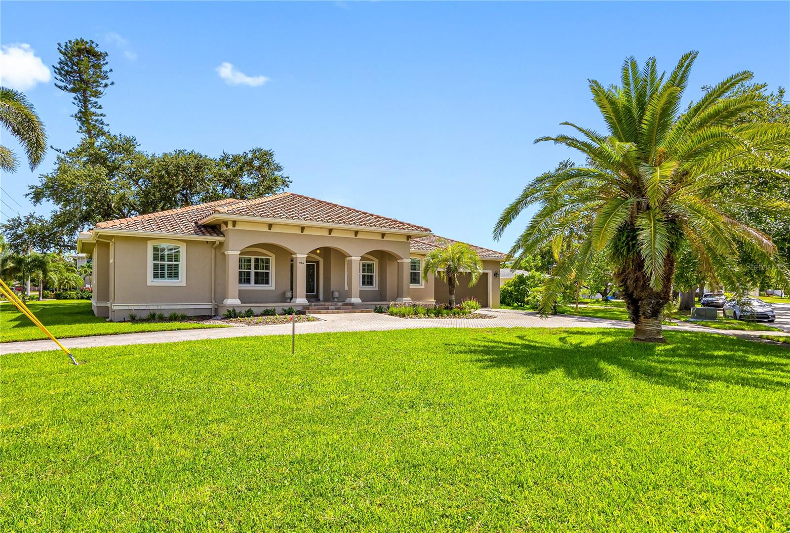 Image 2 of 16 For 926 Cordova Boulevard Ne