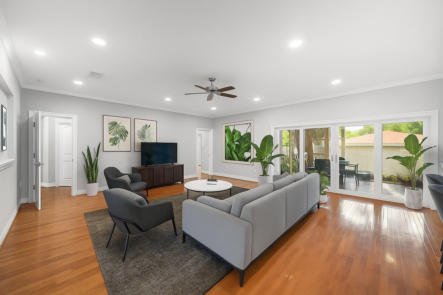 Image 4 of 16 For 926 Cordova Boulevard Ne