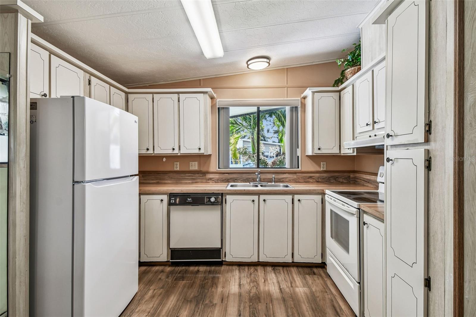 Image 10 of 77 For 12501 Ulmerton Road 182