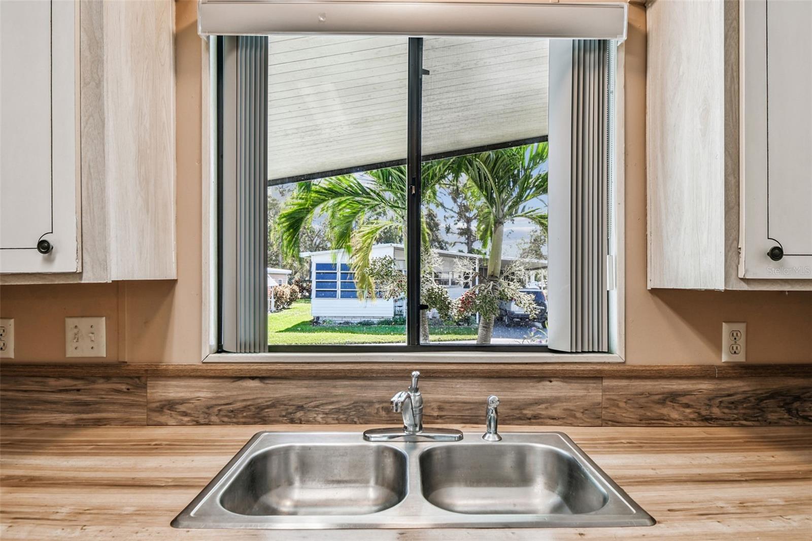 Image 11 of 77 For 12501 Ulmerton Road 182