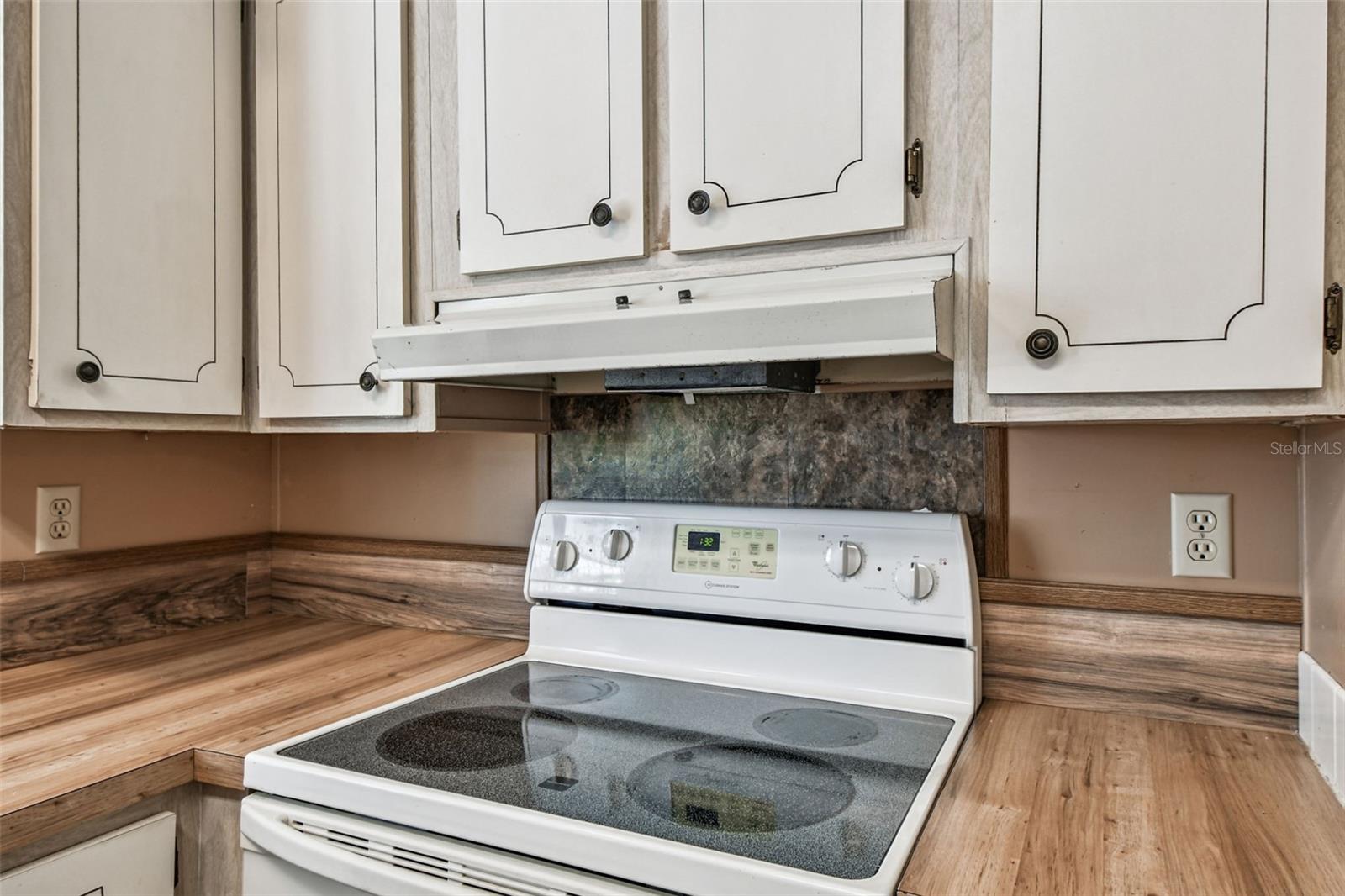 Image 13 of 77 For 12501 Ulmerton Road 182