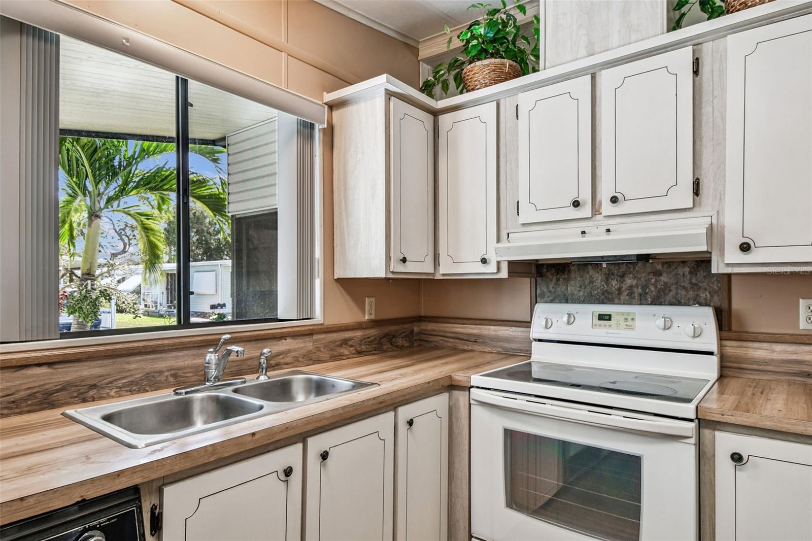 Image 14 of 77 For 12501 Ulmerton Road 182