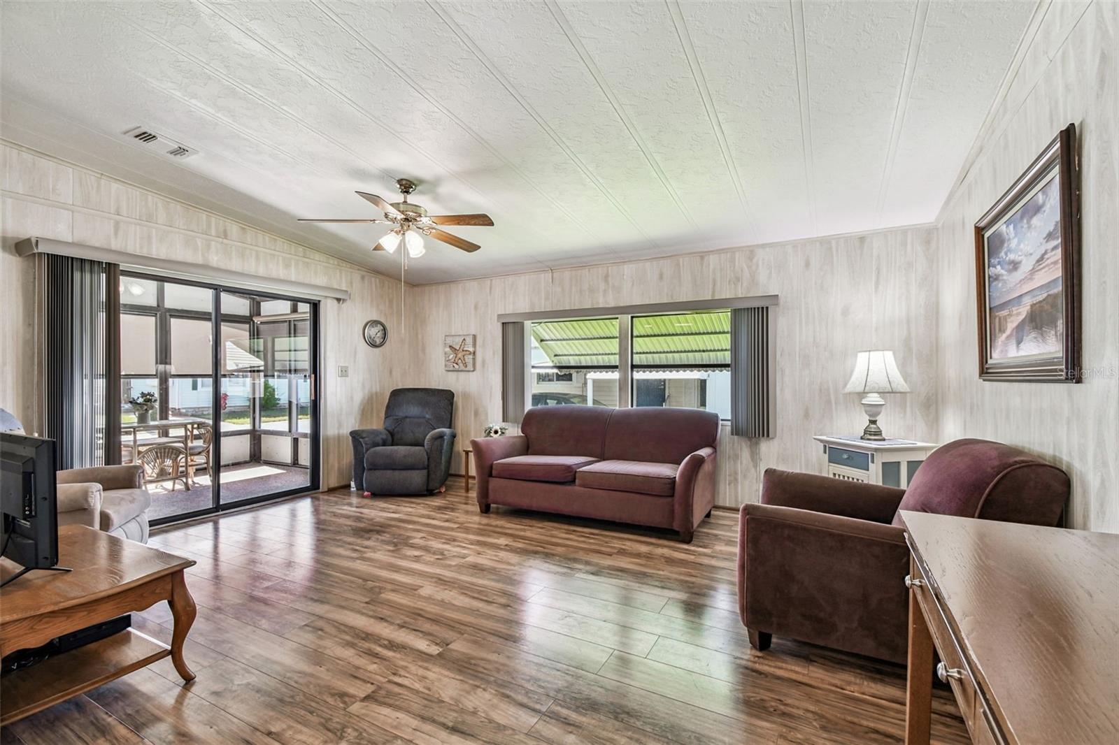 Image 20 of 77 For 12501 Ulmerton Road 182