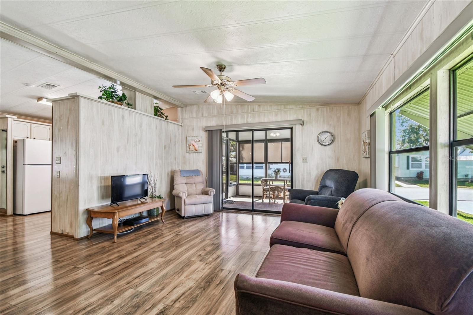 Image 22 of 77 For 12501 Ulmerton Road 182