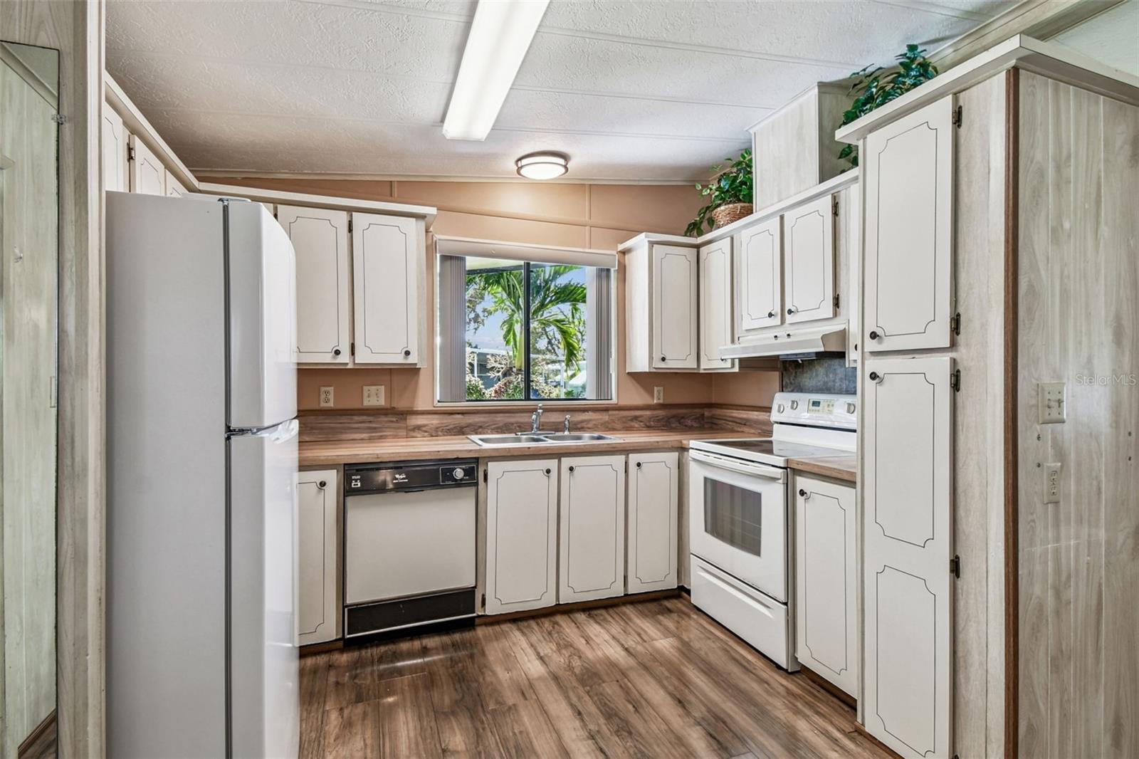 Image 8 of 77 For 12501 Ulmerton Road 182