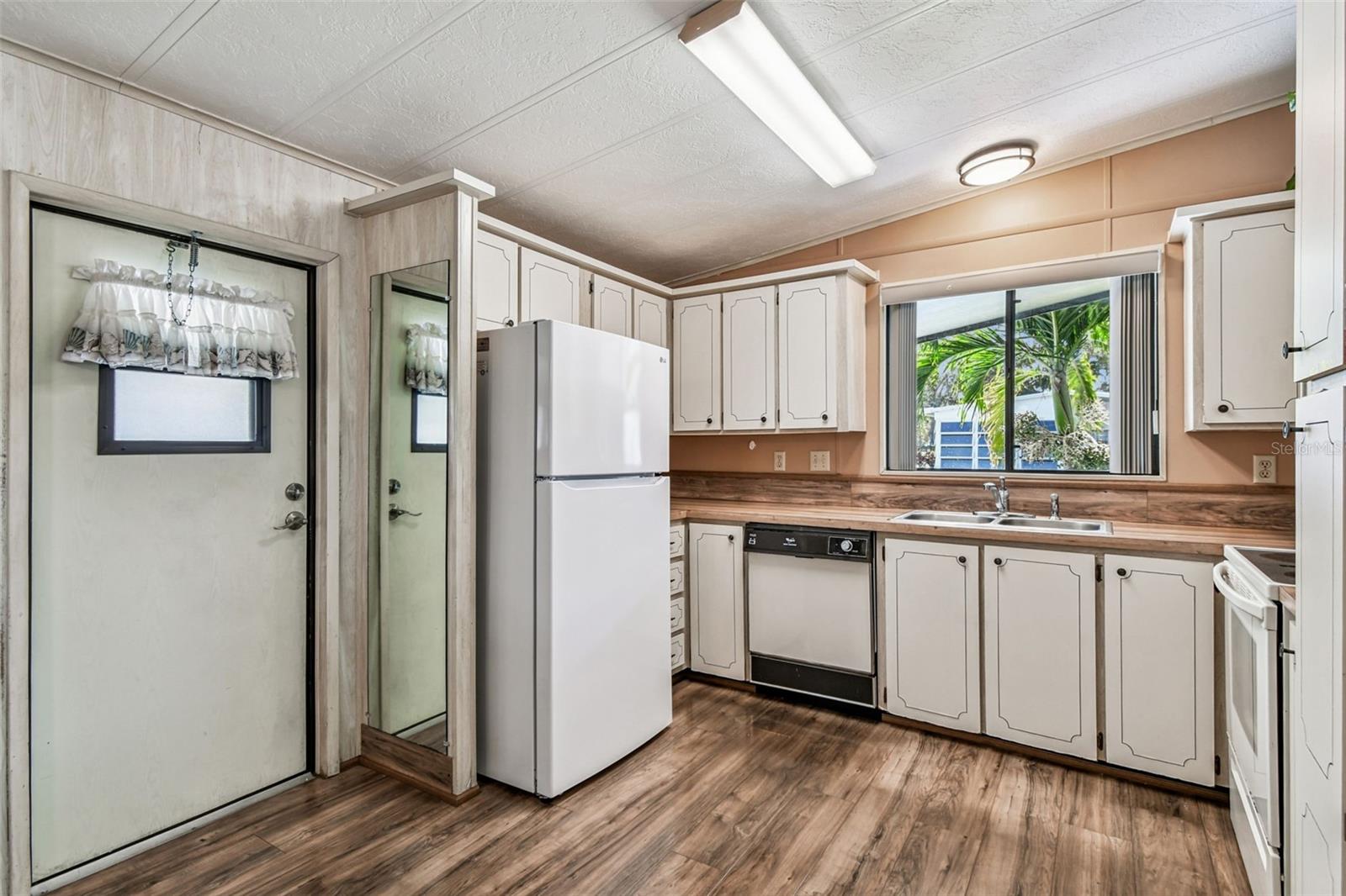 Image 9 of 77 For 12501 Ulmerton Road 182