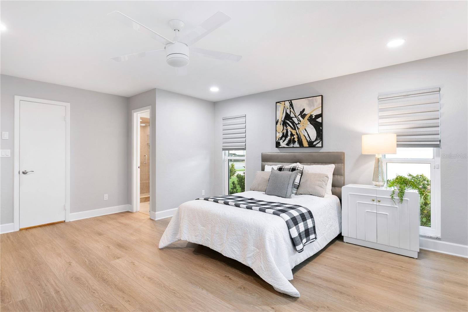 Image 22 of 93 For 936 31st Avenue Ne