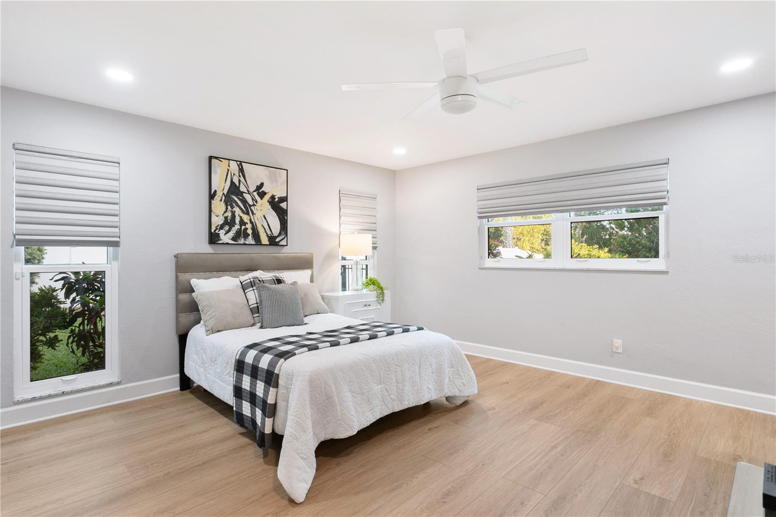 Image 23 of 93 For 936 31st Avenue Ne