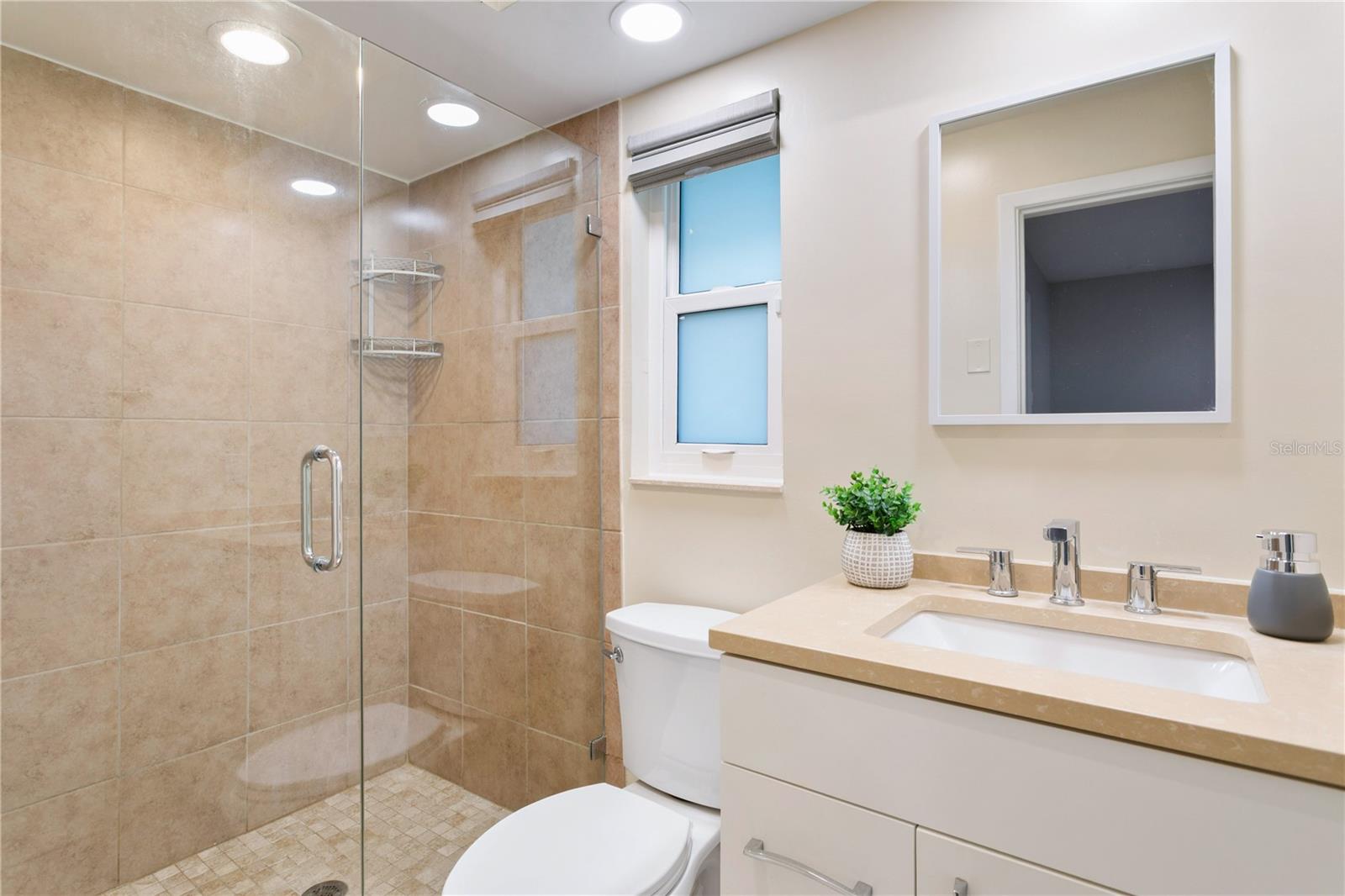 Image 24 of 93 For 936 31st Avenue Ne