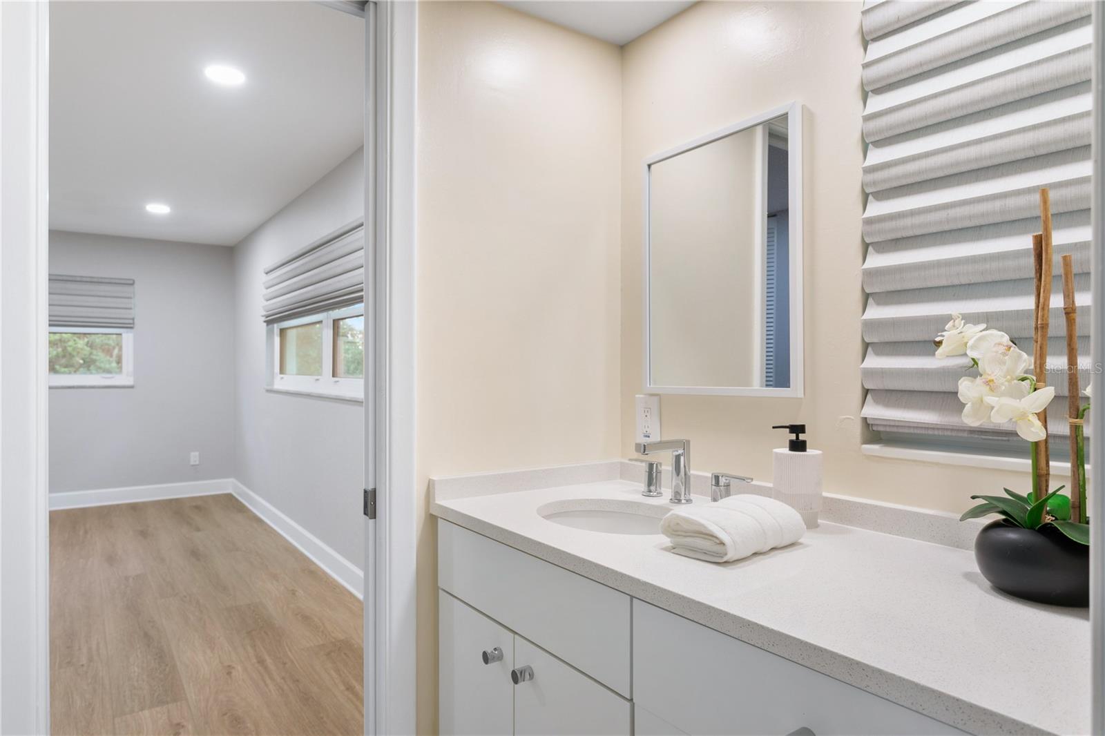 Image 27 of 93 For 936 31st Avenue Ne