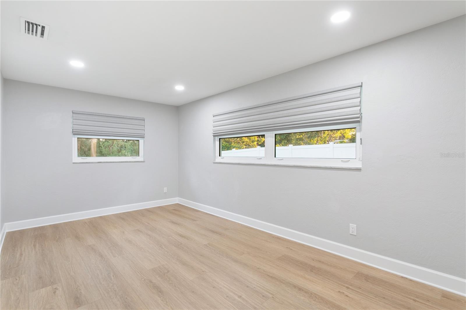 Image 28 of 93 For 936 31st Avenue Ne