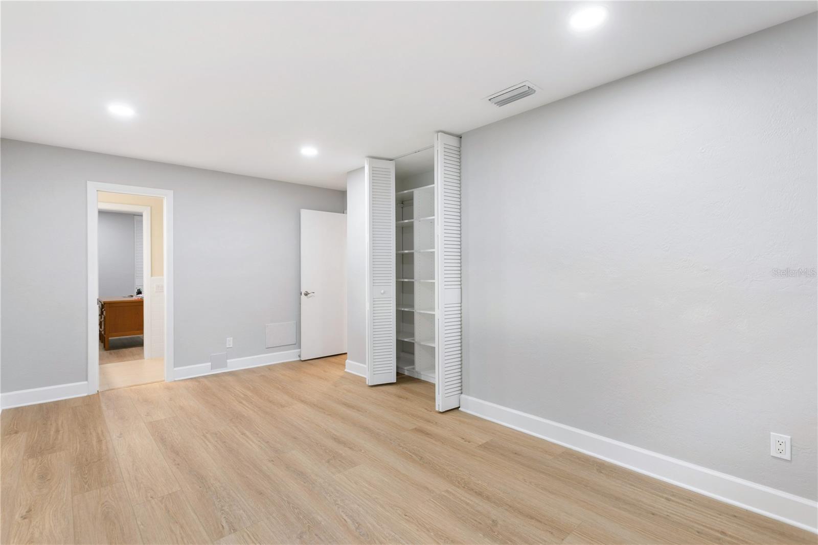 Image 29 of 93 For 936 31st Avenue Ne