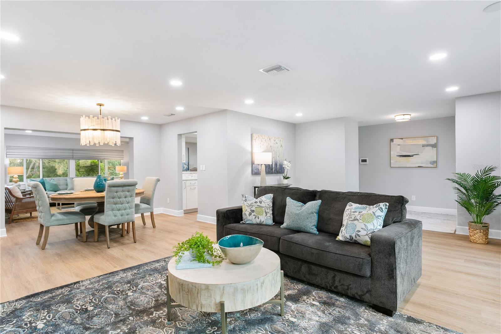 Image 4 of 93 For 936 31st Avenue Ne