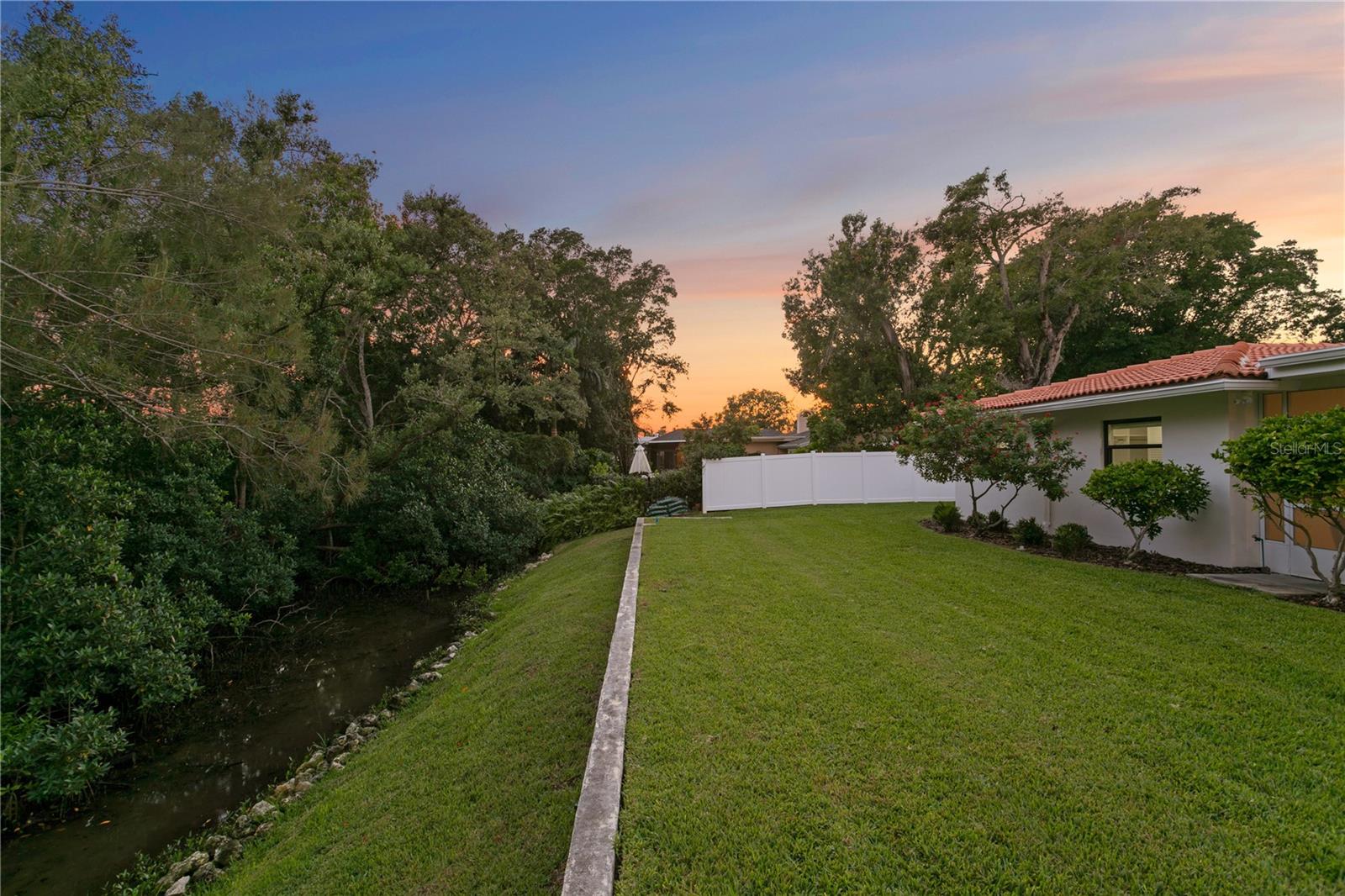 Image 52 of 93 For 936 31st Avenue Ne