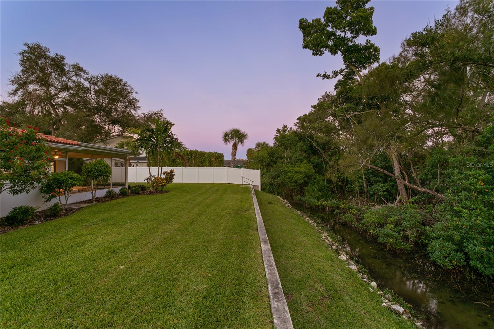 Image 54 of 93 For 936 31st Avenue Ne