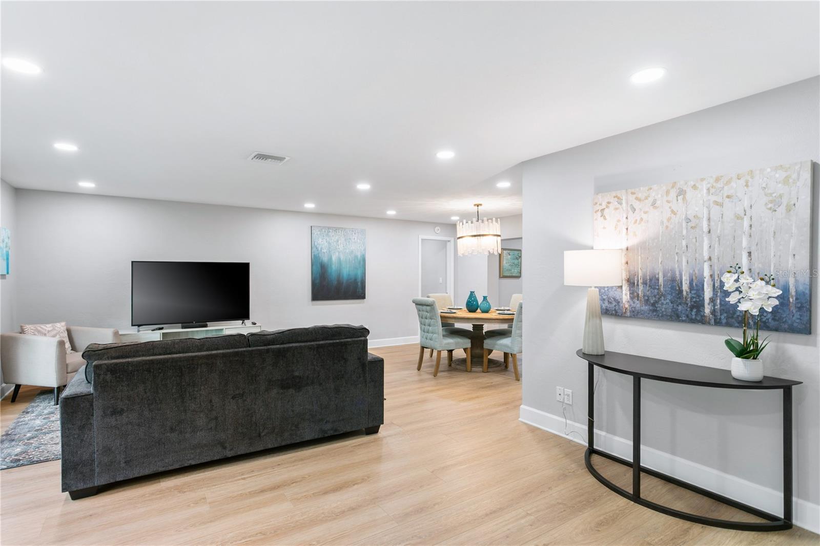 Image 6 of 93 For 936 31st Avenue Ne