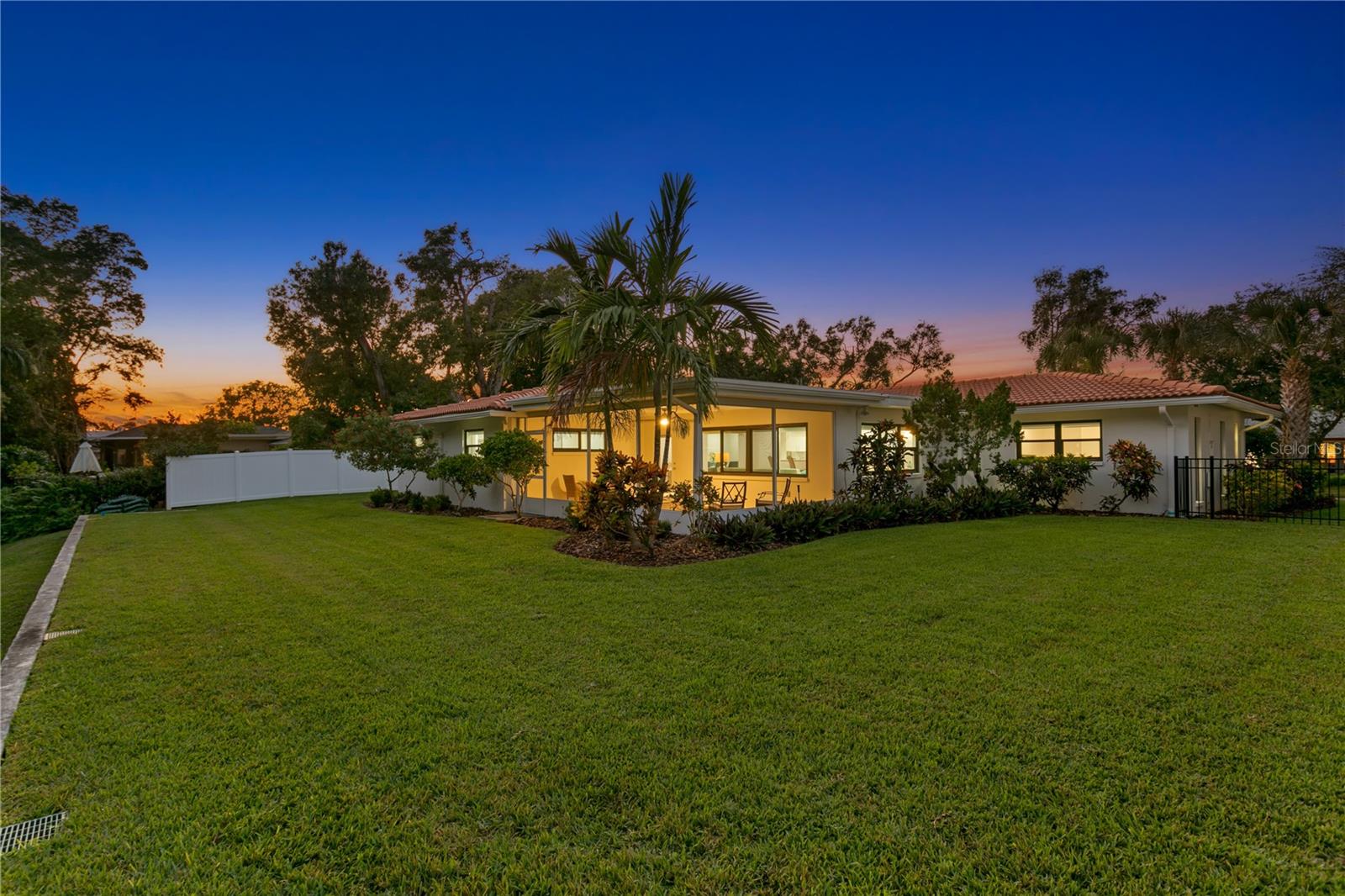 Image 62 of 93 For 936 31st Avenue Ne