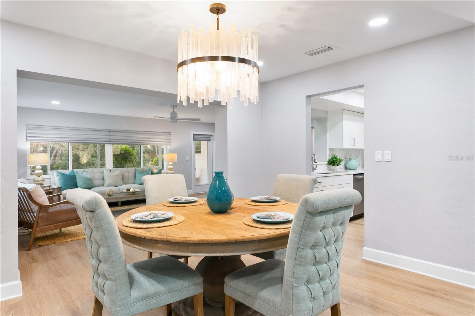 Image 9 of 93 For 936 31st Avenue Ne